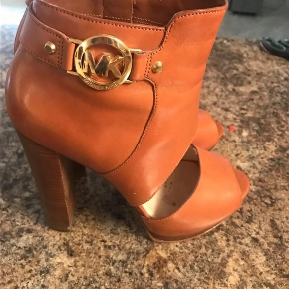 Michael Kors heels - Picture 2 of 7